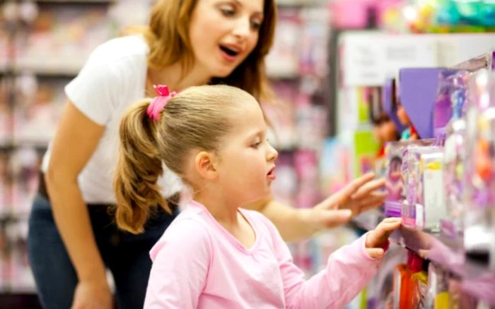 Părinţii trebuie să ţină cont de câteva sfaturi atunci când cumpără jucării FOTO Shutterstock