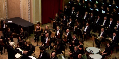Muzicienii îşi aşteaptă spectatorii să sărbătorească împreună 