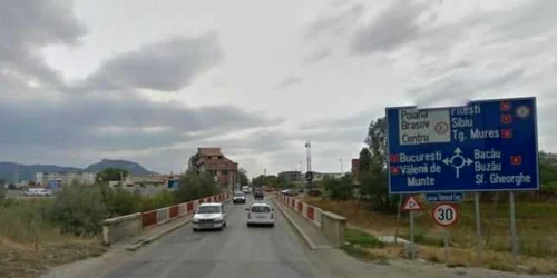 Podul devenise un pericol şi avea nevoie de reparaţii. FOTOArhivă. 