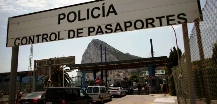 Spaniolii au înăsprit controalele vamale pentru cei care vin din Gibraltar. FOTO: Reuters