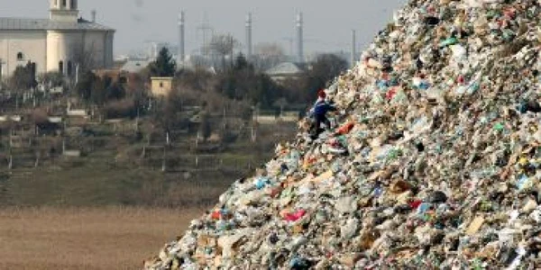 Gunoaiele din România: un pas până la amenda de 200.000 de euro pe zi