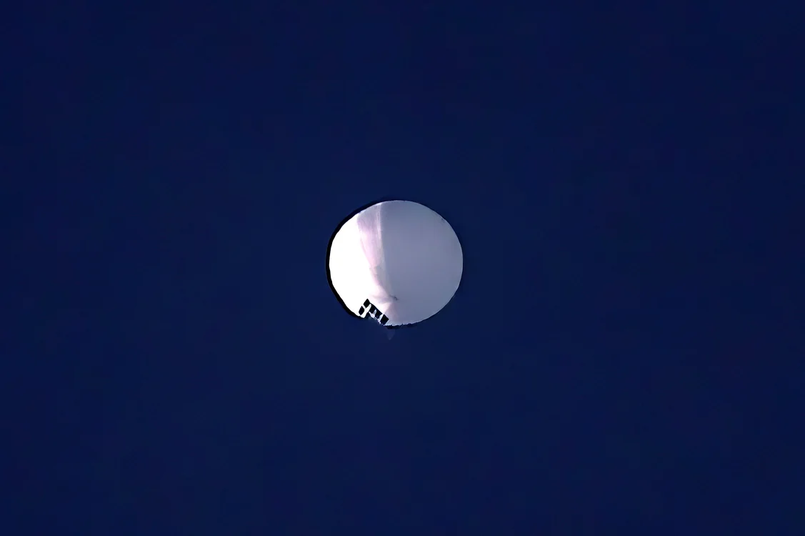 Isteria obiectelor misterioase a pornit de la balonul chinezesc doborât de SUA FOTO Profimedia