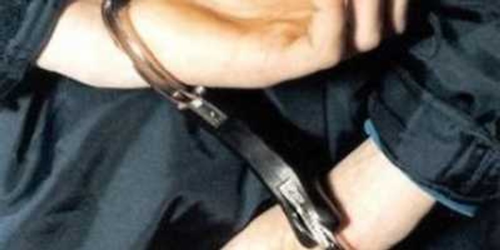 Băiat de 15 ani, cu comoție cerebrală în spital. A fost bătut de doi colegi de liceu. Agresorii au fost reținuți 