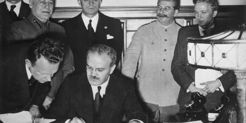 MolotovRibbentropStalin jpg