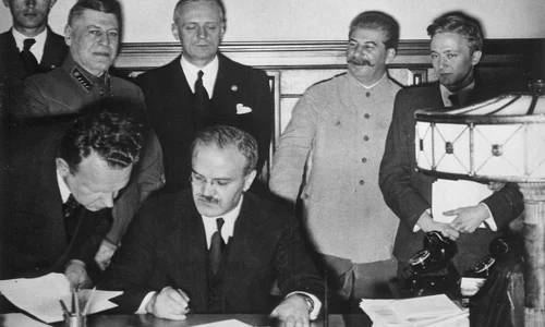 MolotovRibbentropStalin jpg