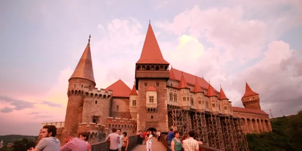 casteul corvinilor