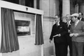 actorul reg varney sapca inaugurand primul bancomat lume 27 iunie 1967 londra jpeg