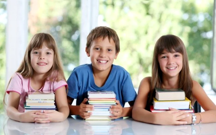 Noile manuale şcolare pentru elevii de clasa I şi clasa a II-a au ajuns în şcoli în noiembrie anul trecut, iar abecedarele au ajuns abia în semestrul al doilea FOTO: Shutterstock