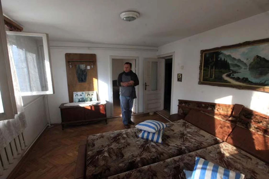 Dragoş a intrat şi în dormitorul lui Dolănescu, rămas neatins