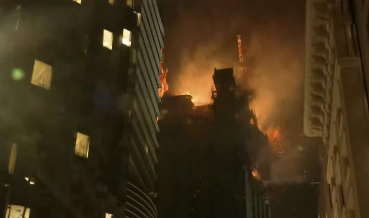 O clădire cu 42 de etaje a ars în Hong Kong (Foto: captură video)
