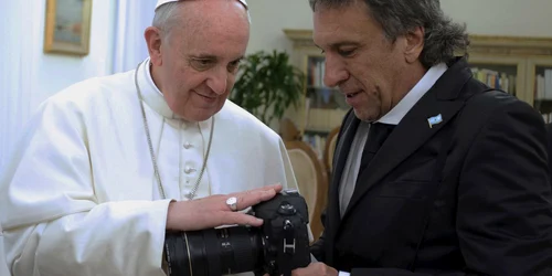 papa a binecuvantat camera fotografului presedintelui argentinian Reuters
