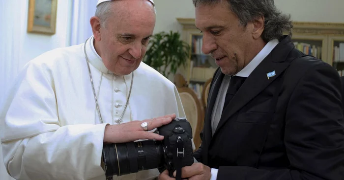 Papa a binecuvântat camera fotografului prezidenţial din Argentina FOTO Reuters