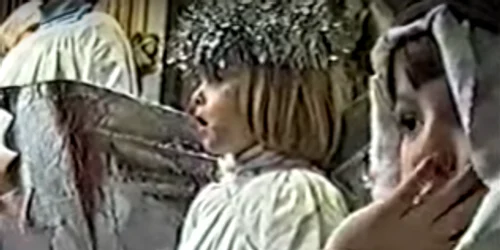 Ellie Sergeant - colind haios de Crăciun Sursa Youtube