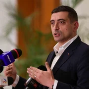 Președintele AUR, George Simion, face declarații de presă după depunerea  moțiunii de cenzură alături de PSD împotriva guvernuluii. FOTO Inquam Photos / Octav Ganea
