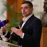 Președintele AUR, George Simion, face declarații de presă după depunerea moțiunii de cenzură alături de PSD împotriva guvernuluii. FOTO Inquam Photos / Octav Ganea