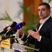Președintele AUR, George Simion, face declarații de presă după depunerea  moțiunii de cenzură alături de PSD împotriva guvernuluii. FOTO Inquam Photos / Octav Ganea