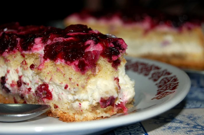 Prăjitură cu mousse de mascarpone