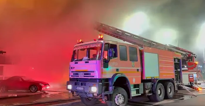 Incendiu în Galați, la un complex de depozite Foto: Captură Video Facebook