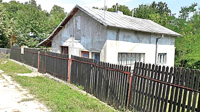 Casa din Breaza unde locuiau mama şi fetiţa. Orgiile aveau loc şi aici, şi în apartamentul de la bloc unde stătea Mărgărit