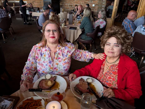 Saveta Bogdan își iubește foarte tare fiica stabilită de ani de zile în America