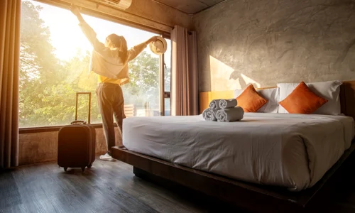 camera hotel check in vacanta concediu foto shutterstock