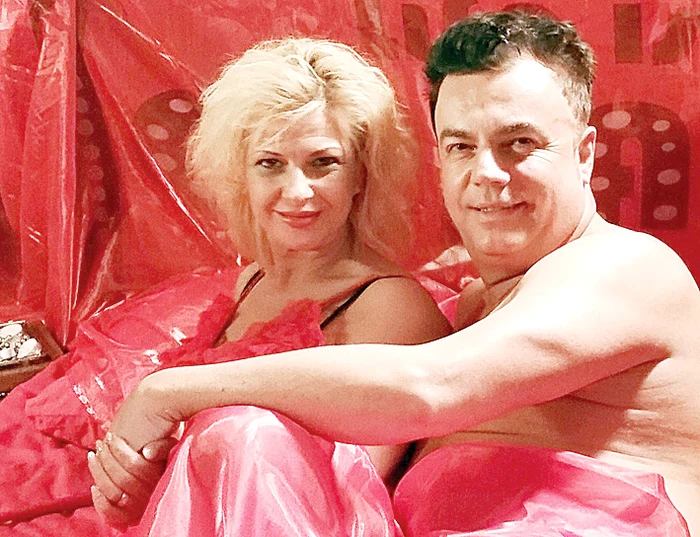 
    Enache s-a dezbrăcat  la bustul gol, în  primul lui rol de actor  