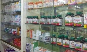 farmacie, raft supliemnte   foto pixabay jpg