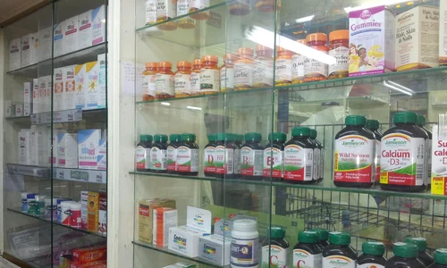 farmacie, raft supliemnte   foto pixabay jpg