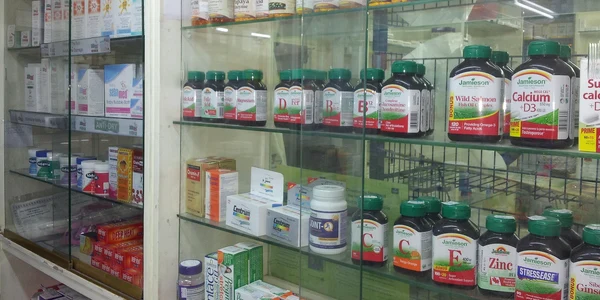 farmacie, raft supliemnte   foto pixabay jpg