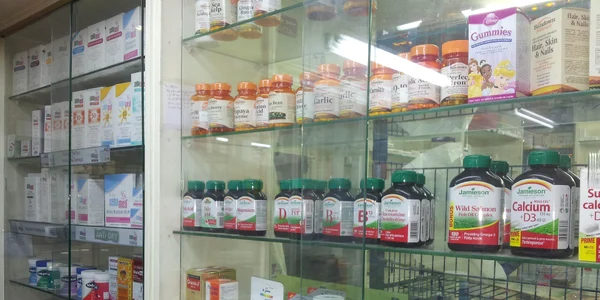farmacie, raft supliemnte   foto pixabay jpg