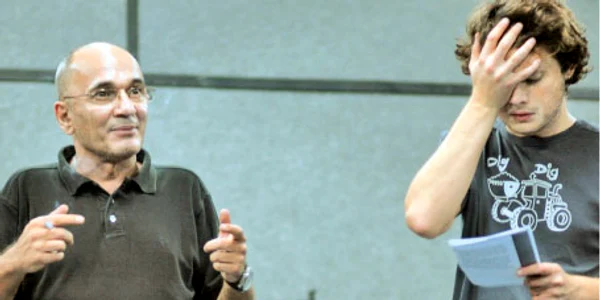 Sergiu Băhăian (stânga) regiza, pe lângă morţi,  şi piese de teatru  