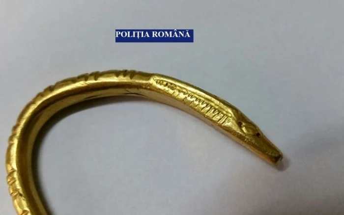 Brățara dacică a fost spartă cu o daltăFoto: ziare.com