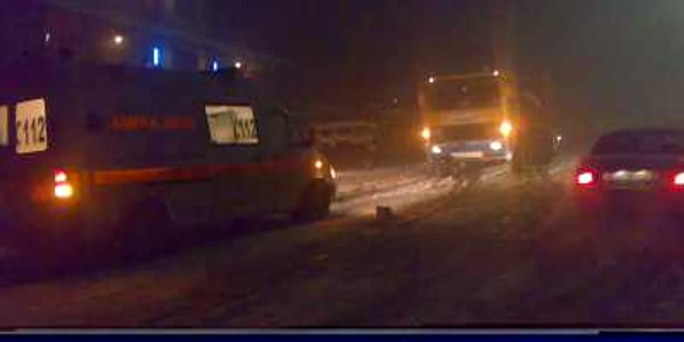 Ambulanţa a rămas blocată în trafic (foto arhivă)