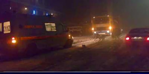 Ambulanţa a rămas blocată în trafic (foto arhivă)