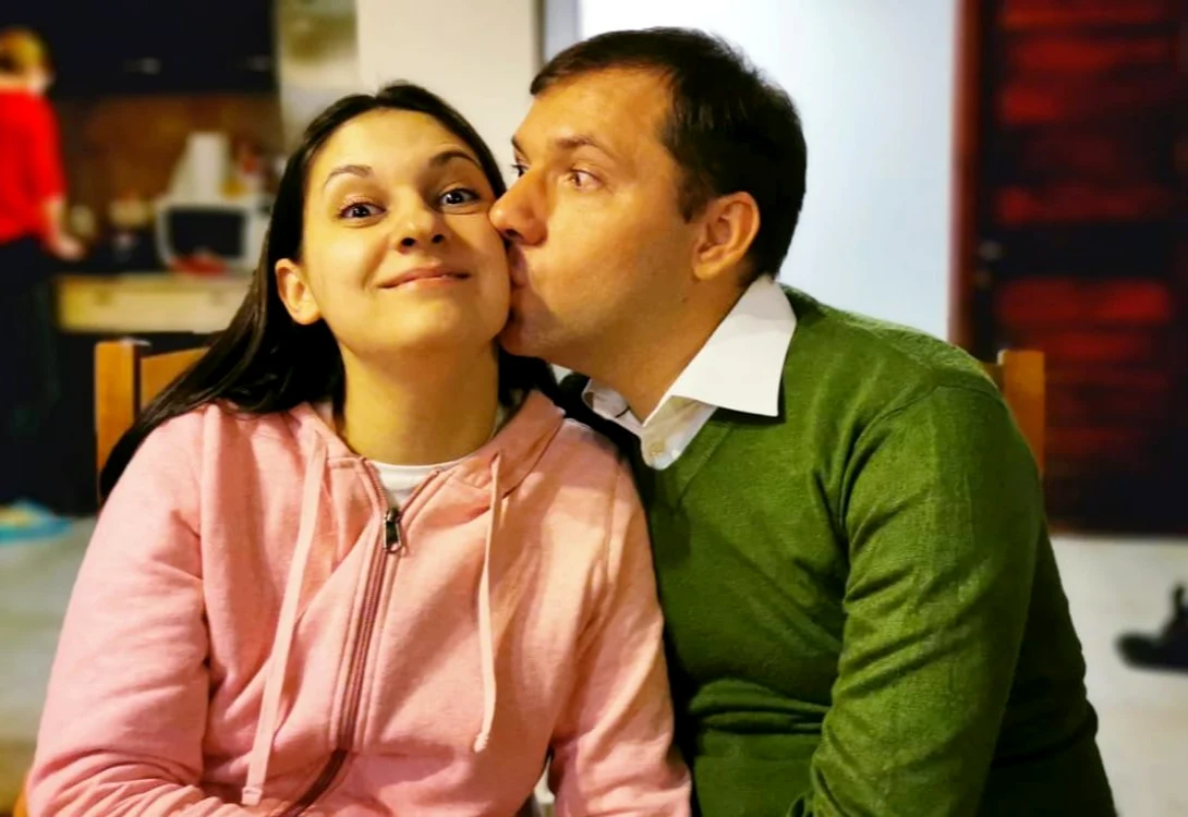 
    Bogdan Grădinaru nu s-a ferit deloc de soția și copiii bolnavi. Concluzia: „la mine, vaccinul a funcționat”foto: Facebook/Arhiva personală  
