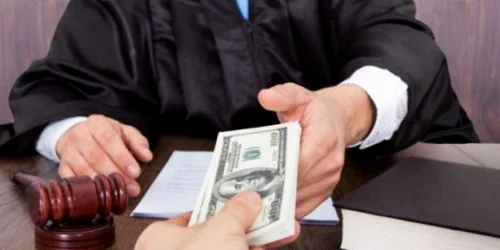 Procurorul Marius Vlădoianu este acuzat de şantaj şi trafic de influenţă Foto