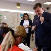 Crin Antonescu votează în București. FOTO Inquam Photos / Octav Ganea