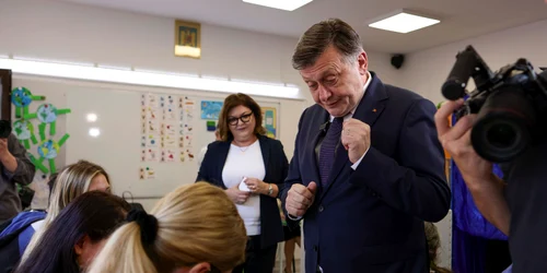 Crin Antonescu votează în București. FOTO Inquam Photos / Octav Ganea