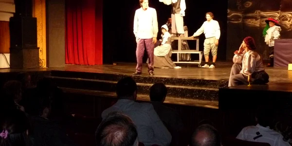 Maine sunteţi aşteptaţi la teatru