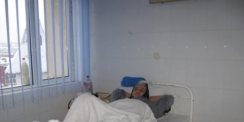 Ioana Dumitrache a căzut în curte şi şi-a fracturat piciorul 