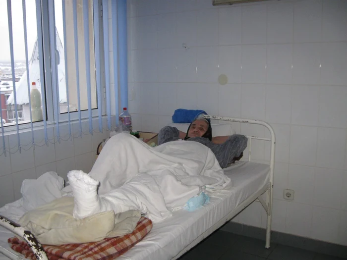 Ioana Dumitrache a căzut în curte şi şi-a fracturat piciorul 