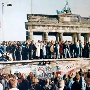 West and East Germans at the Brandenburg Gate in 1989 jpg