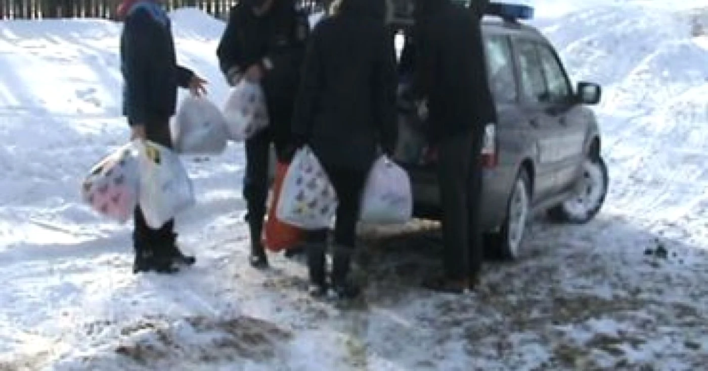 Studenţii au făcut o bucurie locuitorilor din satul Ursici. 