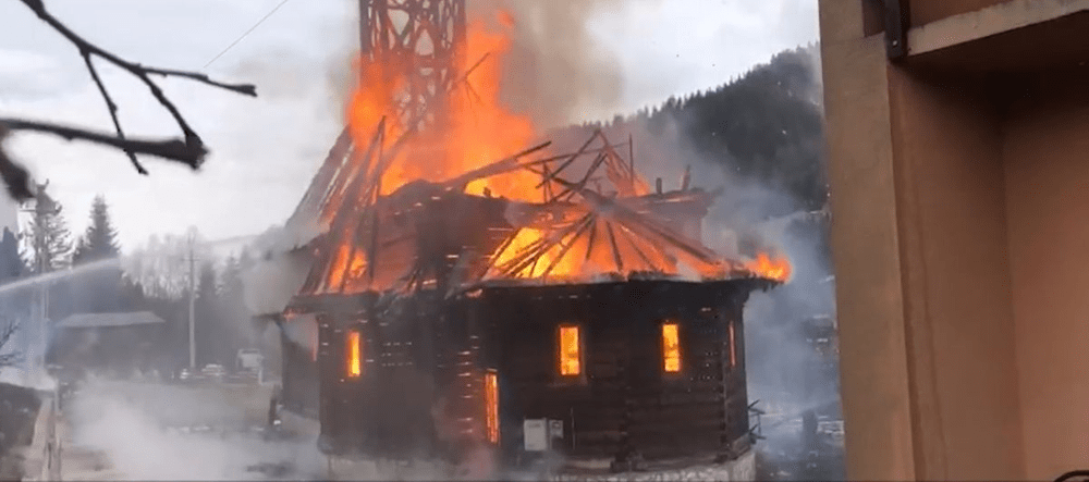 Biserica de lem din Borșa, distrusă de un incendiu, era asigurată. Asirom anunță despăgubiri
