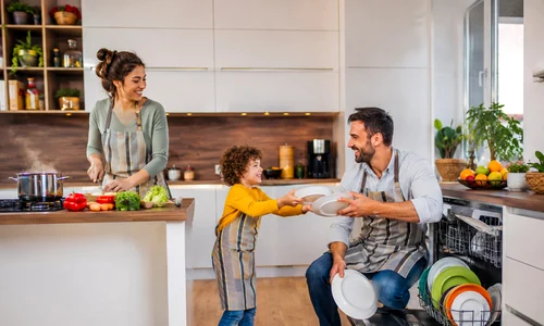 Mașinile de spălat vase economisesc timp în bucătărie gătit și voie bună în familie Foto DMS Adevărul jpg
