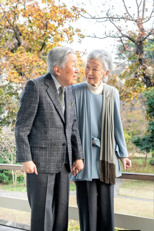 Împăratul Akihito la 90 de ani împreună cu Împărăteasa Michiko, decembrie 2025. FOTO: Agenția Casei Imperiale