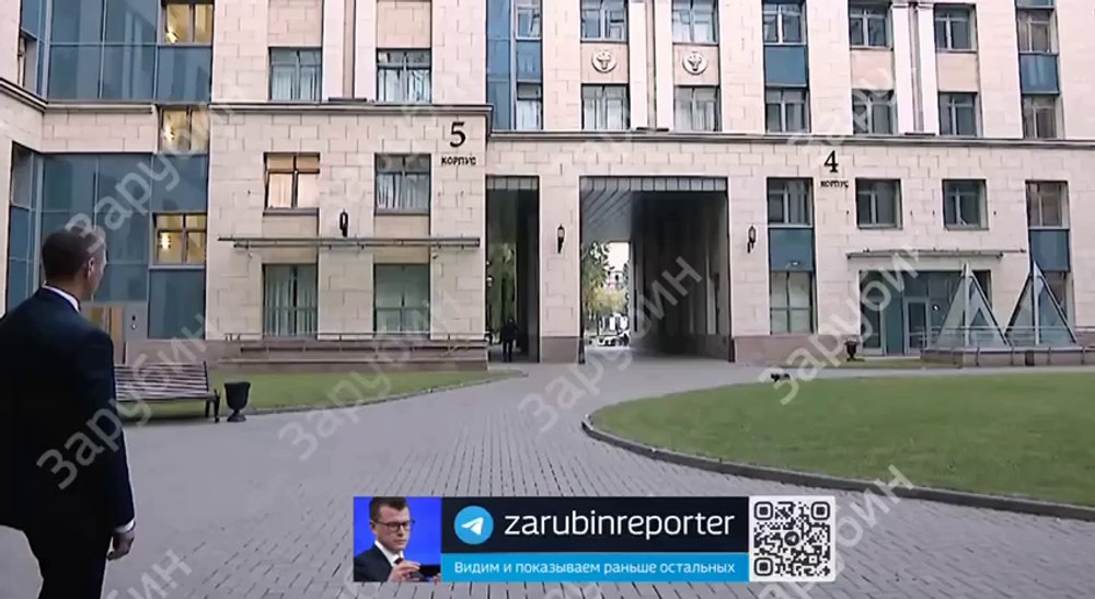 O pisică neagră a ezitat în calea lui Putin. Felina ratează coloana oficială a dictatorului rus