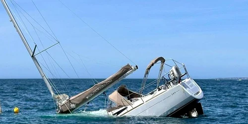 iaht scufundat de balene ucigașe în largul Portugaliei jpg