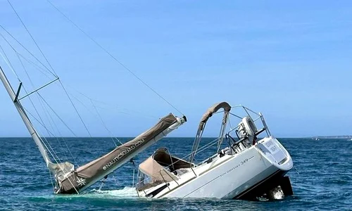 iaht scufundat de balene ucigașe în largul Portugaliei jpg