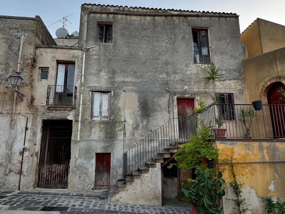 Casa de 1 euro din Italia Foto: Meredith Tabon/Instagram